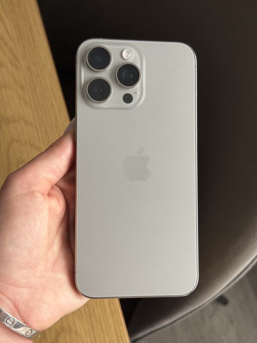 Продам! В Гарному стані ! Айфон 15 про макс 256 гб Natural , Сім.