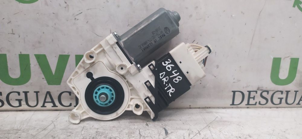 MOTOR ELEVADOR DE VIDRO TRASEIRO DIREITO VOLKSWAGEN GOLF VI 2009 -1K0959704AL
