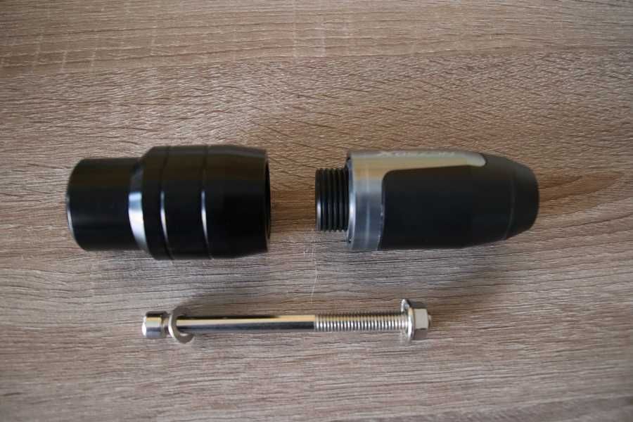 "Cogumelo" de proteção para escape da Honda NC750X M8 (furação 8 mm)