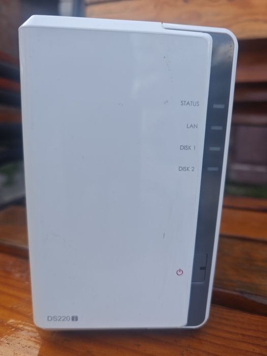 Продам NAS сховище Synology DS220j