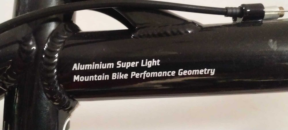 BTT  GT Avalanche 2.0 /  Berg Trail Rock roda 26