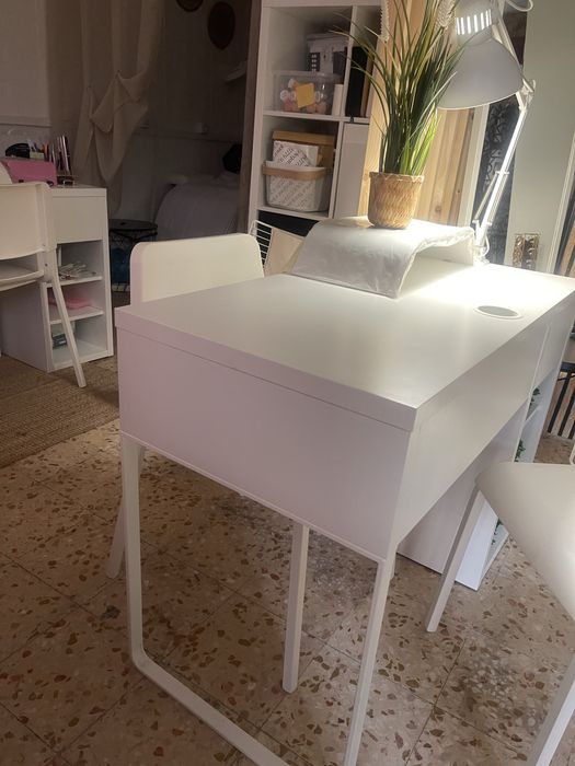 Mesa de manicure mais vadeira