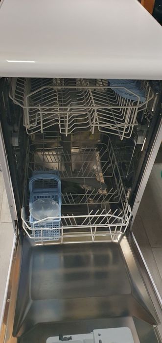 Máquina loiça Indesit pequena