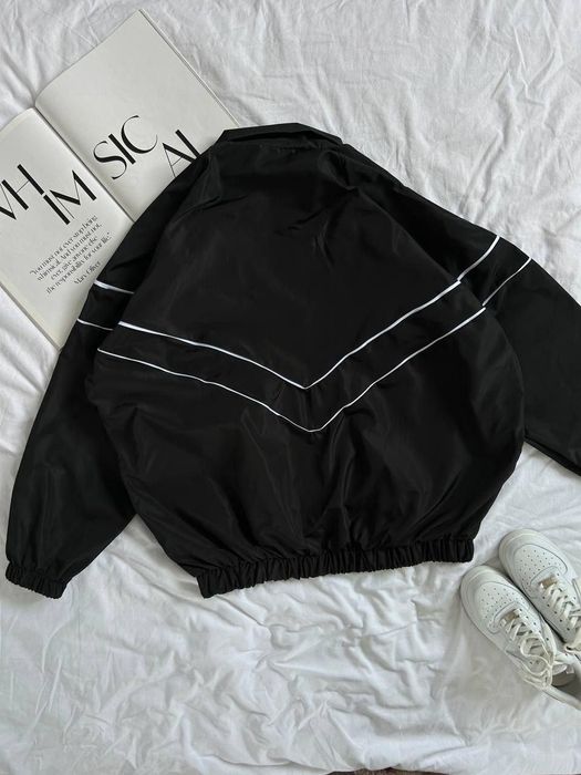 Вітровка жіноча.