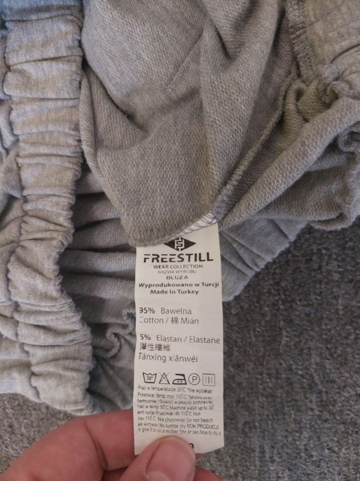 Krótka bluza dla nastolatki.