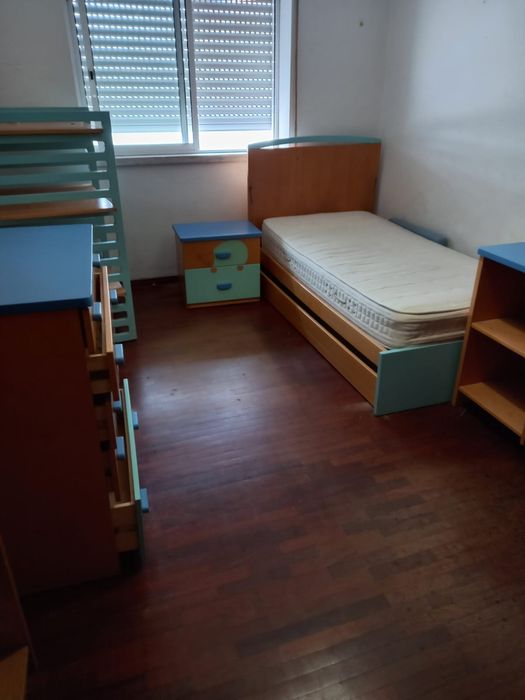 Jogo de quarto para menino, excelente qualidade e multifuncional.