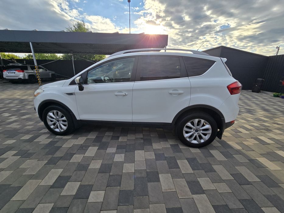 Автомобіль FORD KUGA