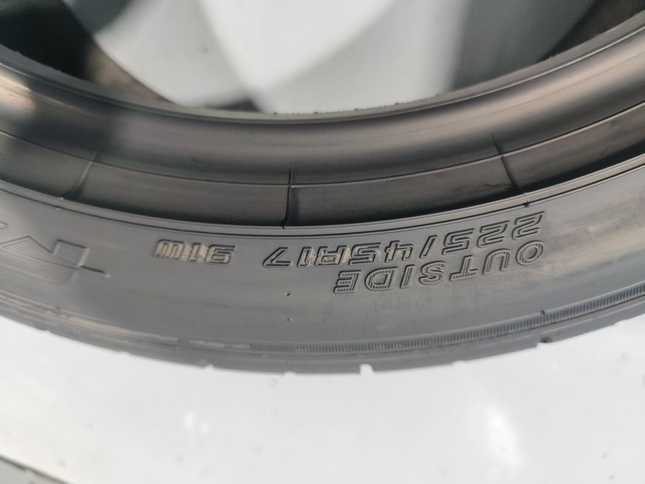2 pneus semi novos 225-45R17 Falken - Oferta dos Portes