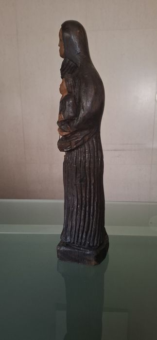 Estátua madeira esculpida