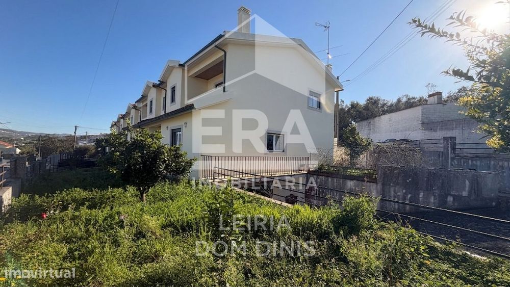 Moradia T4 localizada na zona de Lourais, Leiria