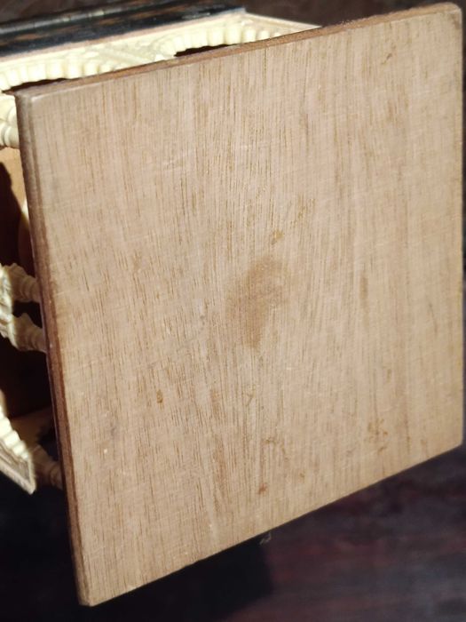 Caixa madeira com embutidos antiga 11 ,2 cm