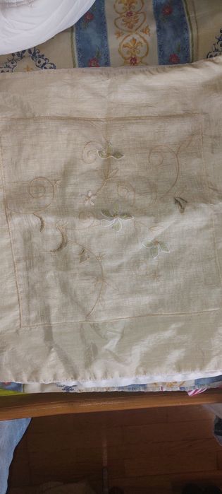 2 Fronhas Douradas quadradas