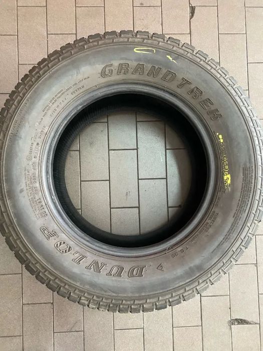 4 Pneus 255/65/16 Dunlop Grandtrek com mais de 80% de piso