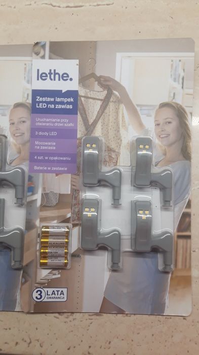 Dwa zestawy lampek Led na zawiasy