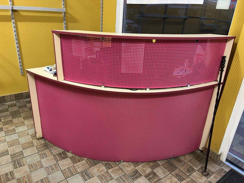 Меблі - Обладнання для магазину одягу, у відмінному стані,