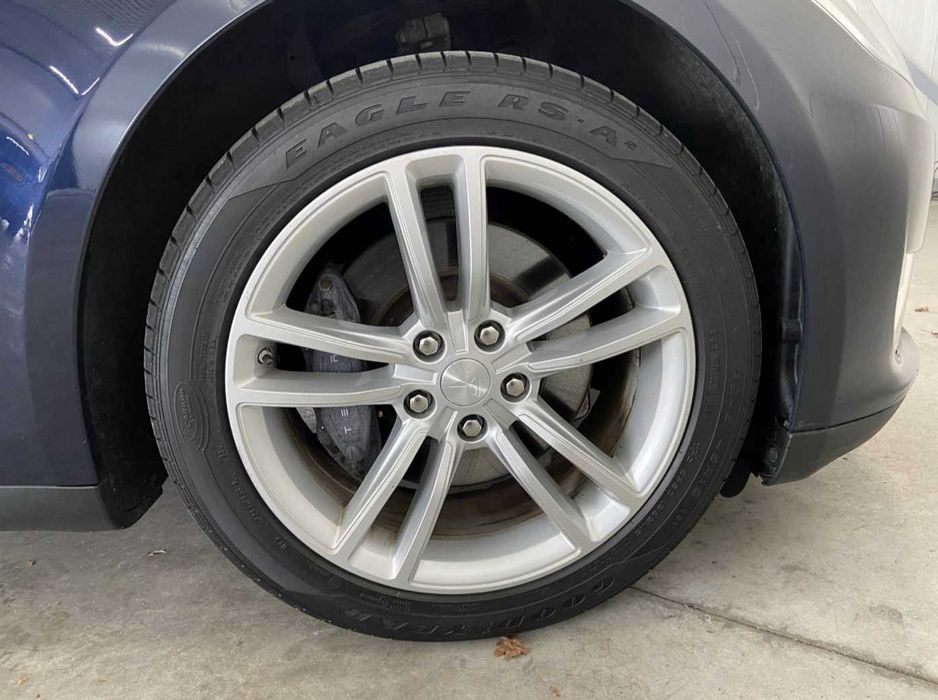 Tesla Model S 85 com carregamentos grátis para sempre (18.000€)