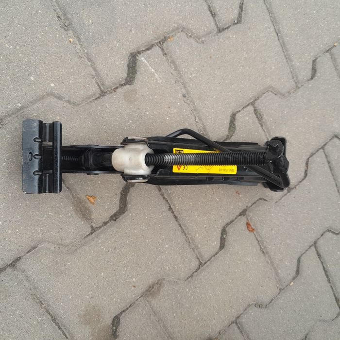 Домкрати: WV.ford. пежо, рено, лексус,сітроєн, ауді, опель,авео,шкода.