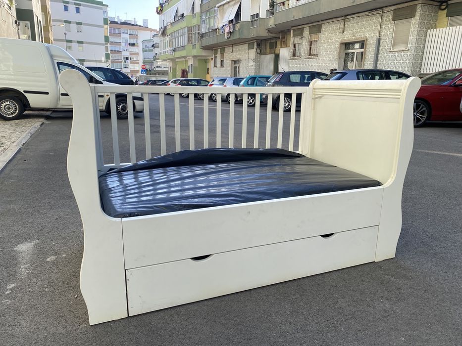 Cama de crianca branca