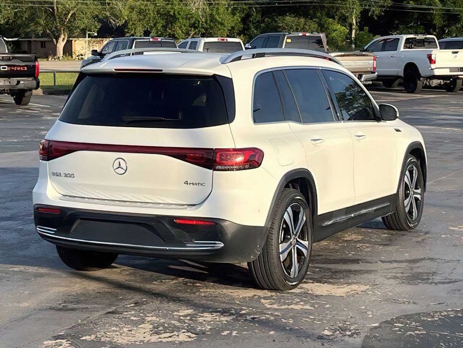 Mercedes-Benz EQB 300 4MATIC      2022