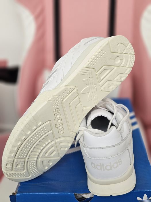 Buty nowe Adidas a.r. trainer Eu 43 ⅓  , cg6465