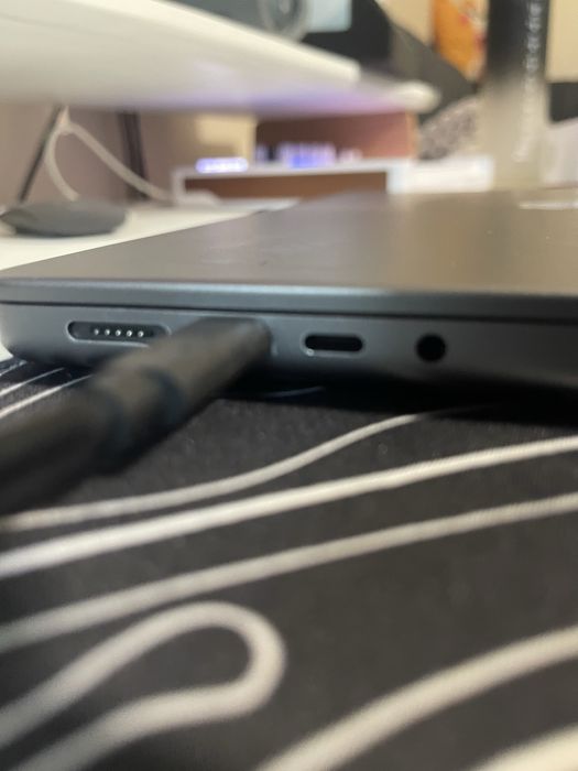 Macbook pro 14 m3 512gb