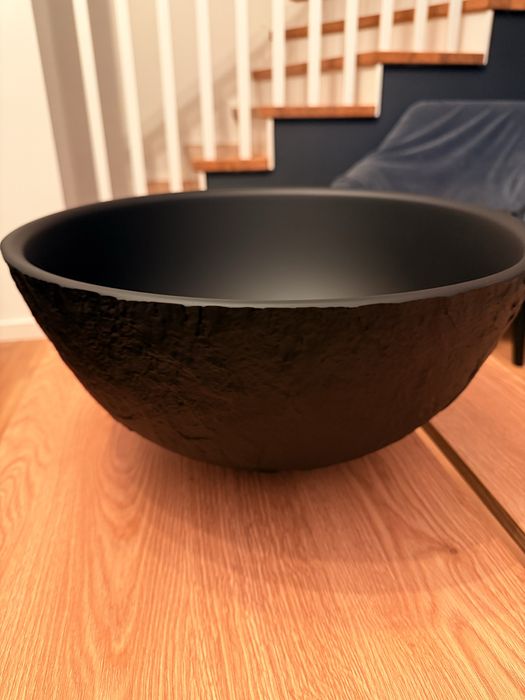 Umywalka czarna nablatowa ze strukturą