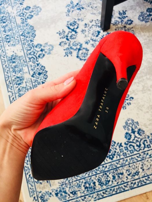 Szpilki czerwone neon Zara