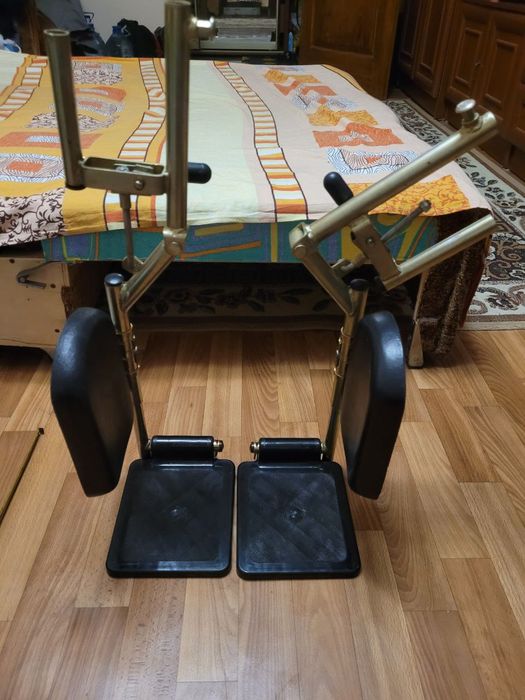 Подножки к инвалидной коляски