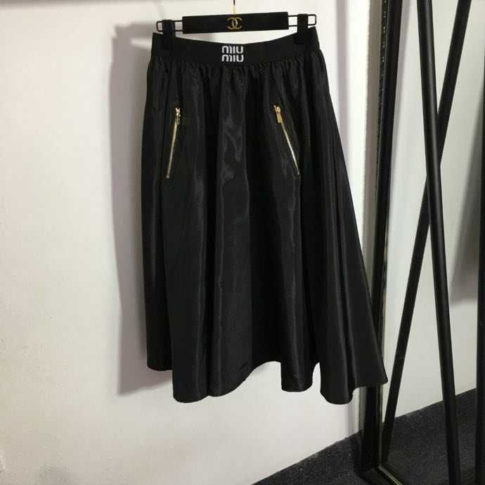 Модная женская юбка miu miu размер l ( черная)