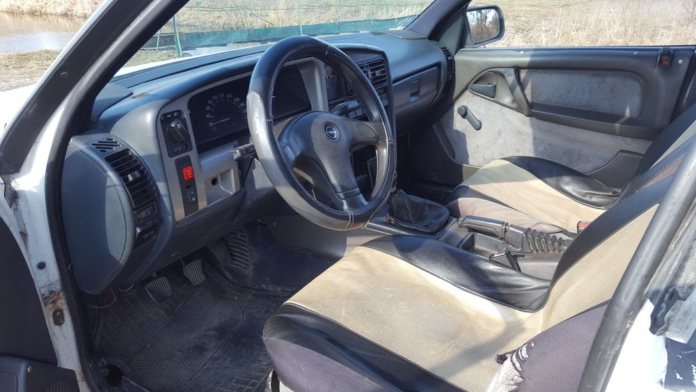 Opel  Omega  2.0