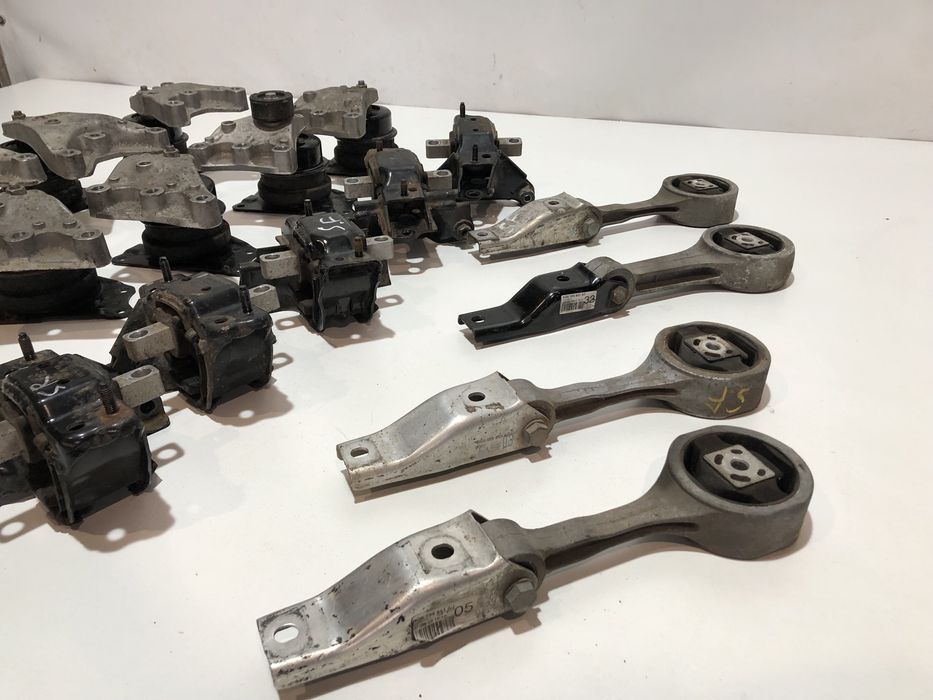 Подушка (опора, кранштейн) двигуна /коробки Шкода Фабія /Румстер мотор