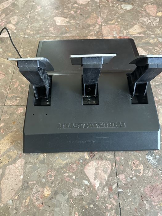 Vendo simulador t300 com pedais