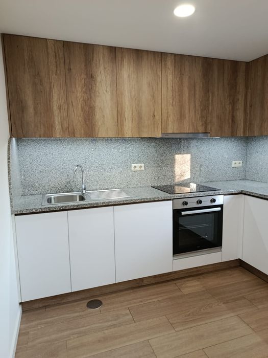 Alugo casa T2 com garagem