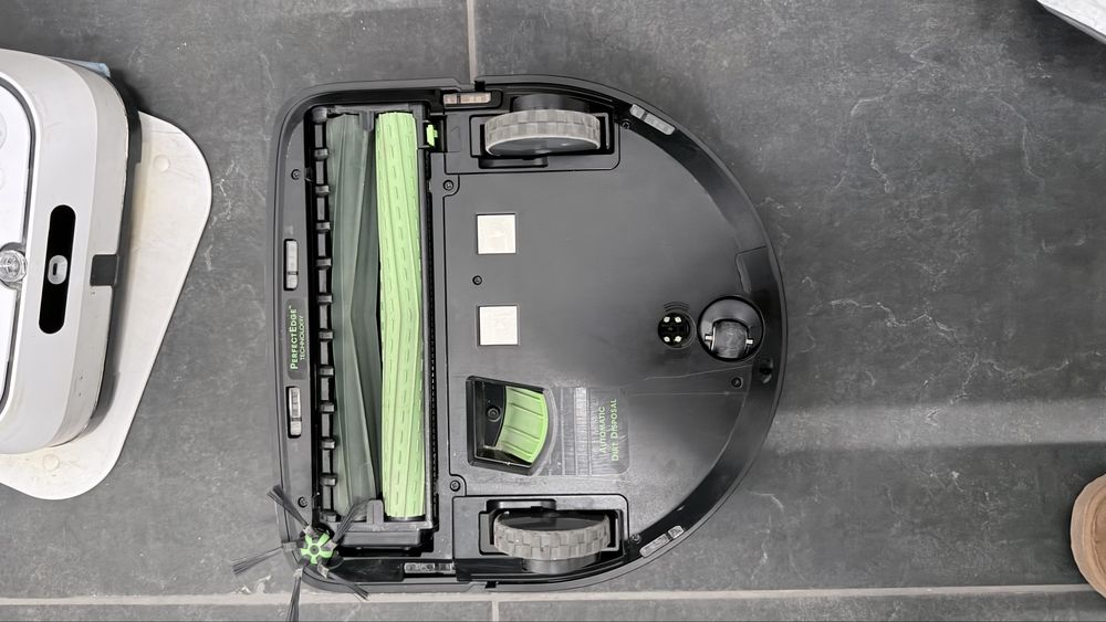 Aspirador iRobot Roomba S9+  Com Estação de Auto-Esvaziamento