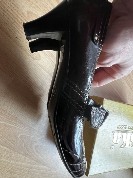 Damske półbuty skorzane polskie 38 lakierowana skóra czółenka
