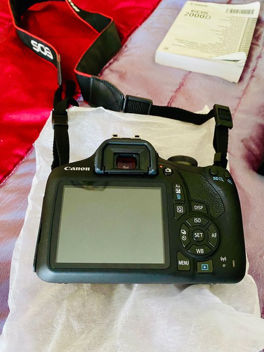 Kit Máquina Fotográfica Canon EOS 2000D + 18-55 mm f/3.5-5.6 Dc (NOVA)