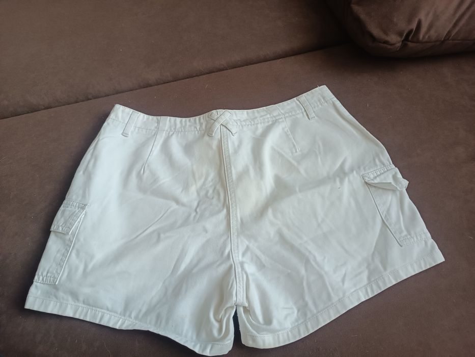 Krótkie spodenki z kieszeniami 38