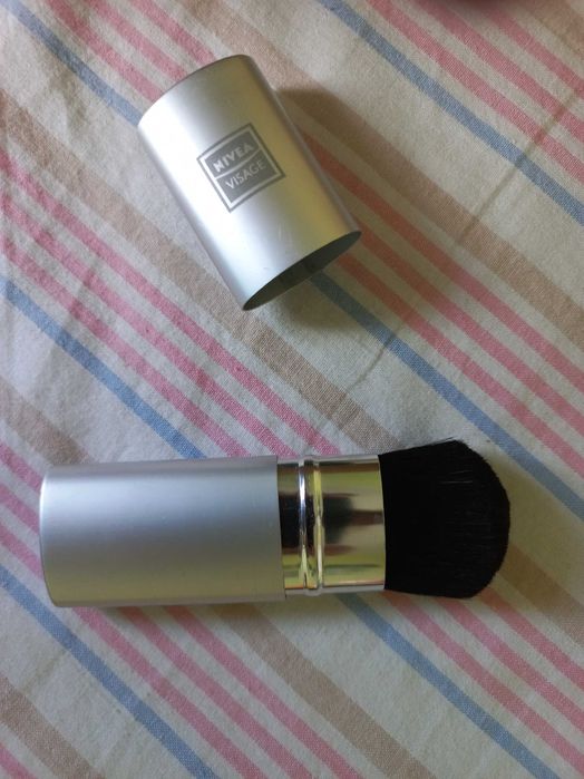 NIVEA Visage pedzel do pudru chowany Idealny do torebki