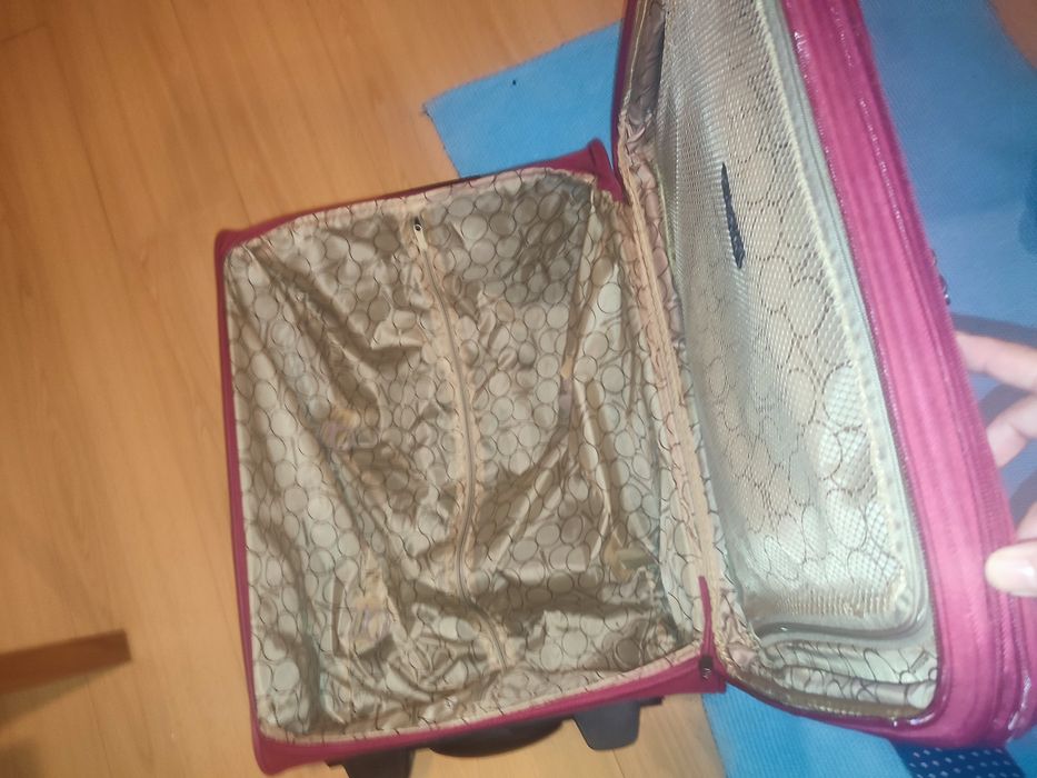 mala grande de viagem com 2 rodas, tamanho nas fotos