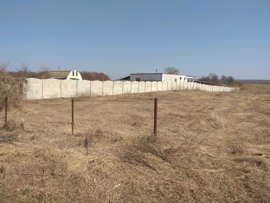 продам дом на берегу реки или обмен на ком. недвиж. в центре-бар,к
