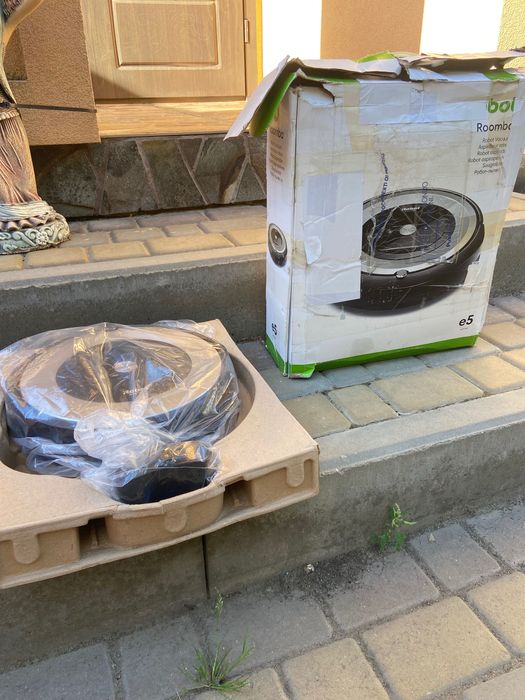 Робот пилосос Roomba E5