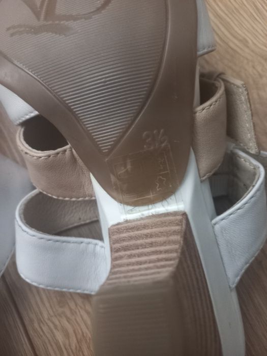 Caprice klapki 36   3,5 buty sandały