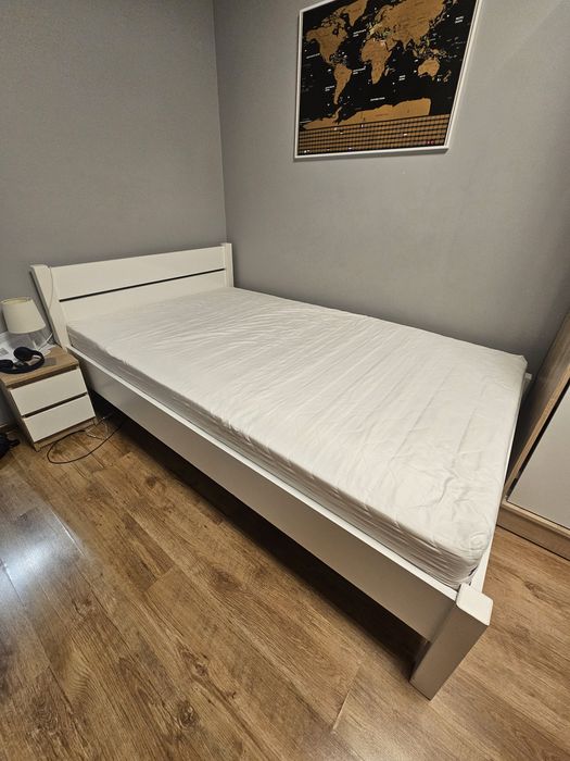 Łóżko sypialniane drewniane z materacem sprężynowym + GRATIS