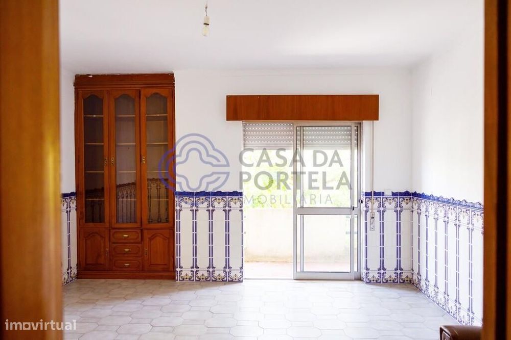 Apartamento T3 no Entroncamento com arrecadação e próximo à estação