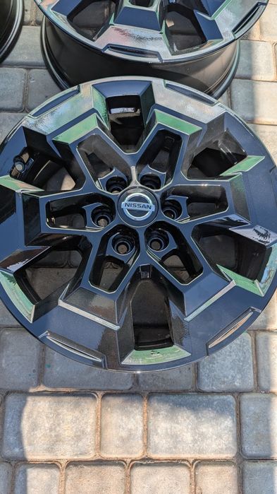 6 114,3 R 18 Оригінальні диски Nissan Navara D 23 2019 року