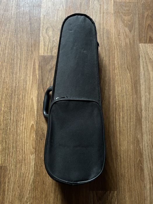 На подарок ребенку самая маленькая  скрипка 1/32