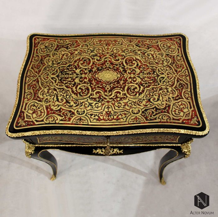 Elegancki stolik - toaletka w stylu Boulle