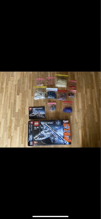 Lego technic samolot cargo 42025
