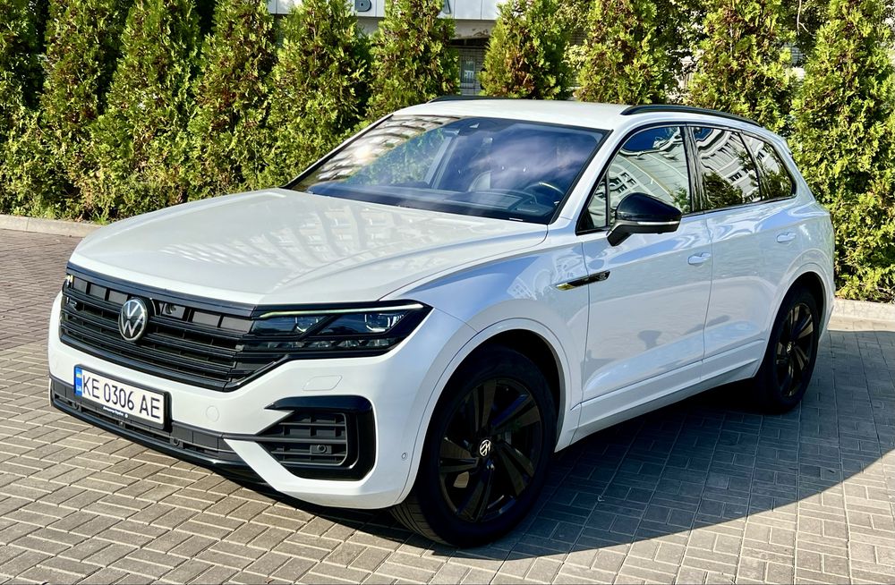 Volkswagen Touareg 2023 R-Line не крашен