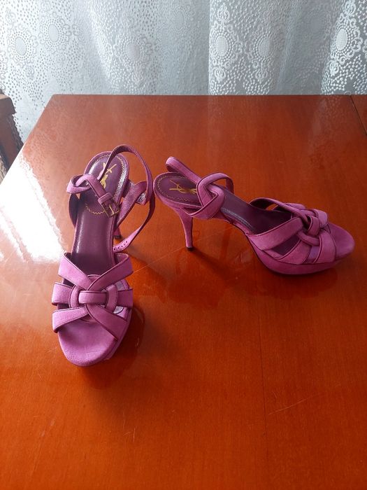 Жіноче взуття в відмінному станні